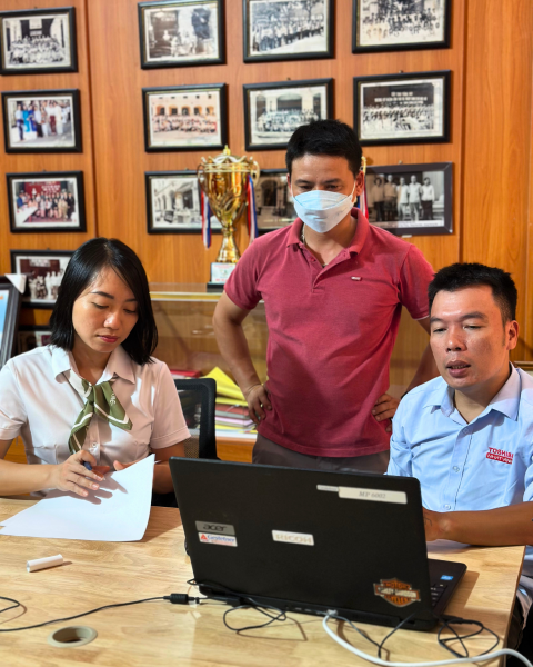 Khách hàng trải nghiệm dịch vụ thuê máy photocopy tại OBOX