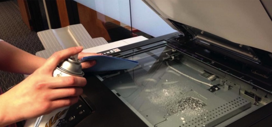 Vệ sinh máy photocopy thường xuyên để bảo quản máy tốt và ổn định